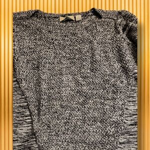 525 America Long Sleeve Scoop Neckline Ladies Sweater Chunky style Size Small